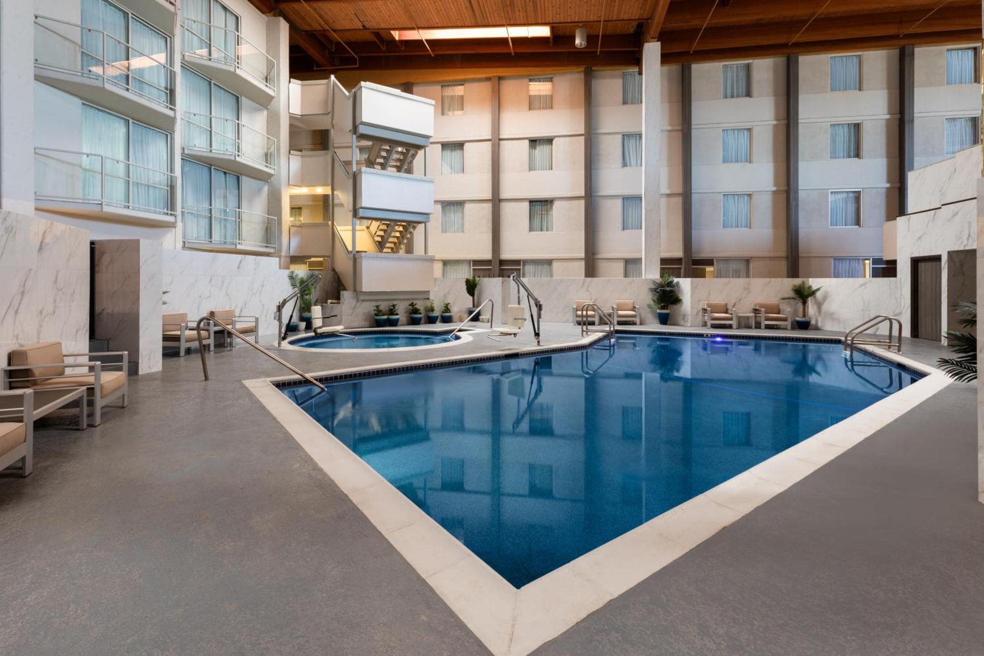 Hotel Ramada By Wyndham Dfw Airport Irving Zewnętrze zdjęcie